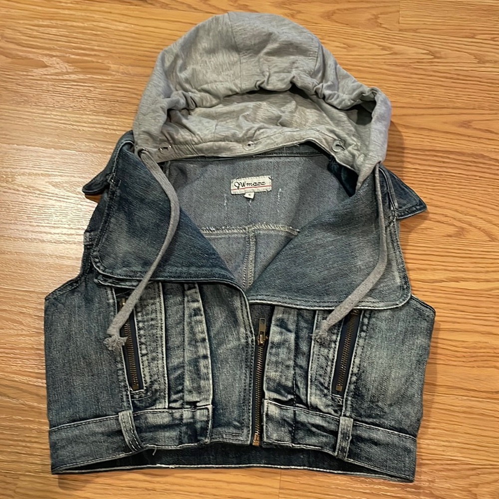 EUC- cropped denim vest with hood